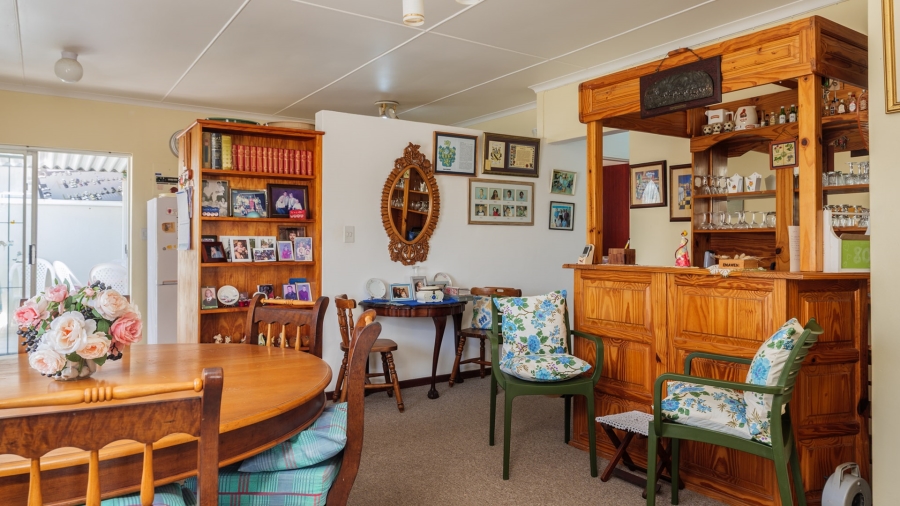 5 Bedroom Property for Sale in Struisbaai Western Cape